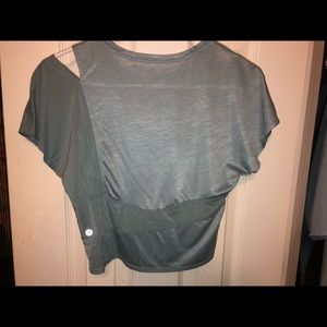 Size 4 lulu shirt